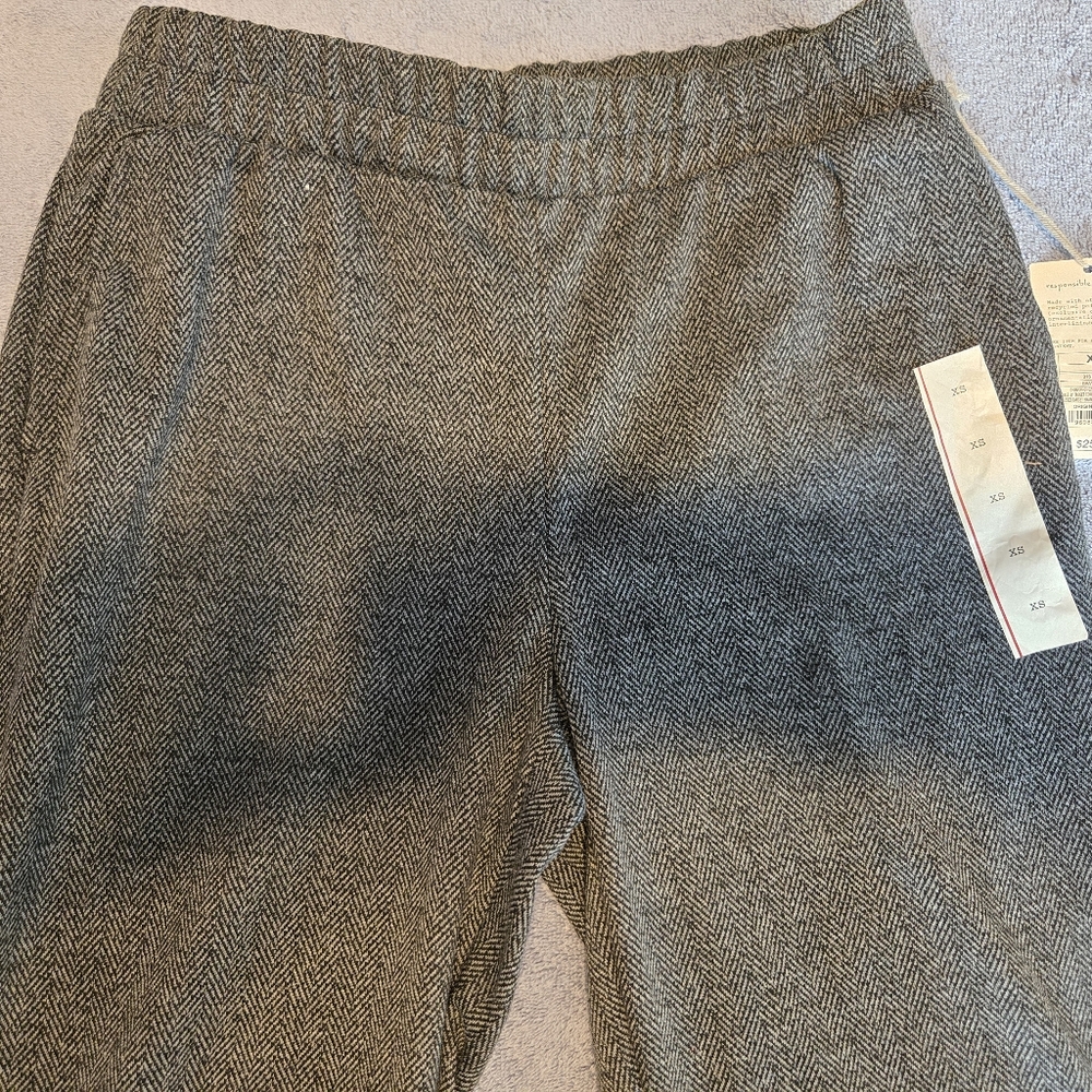 Like New! A New Day Pull-On Gray Houndstooth Pants
